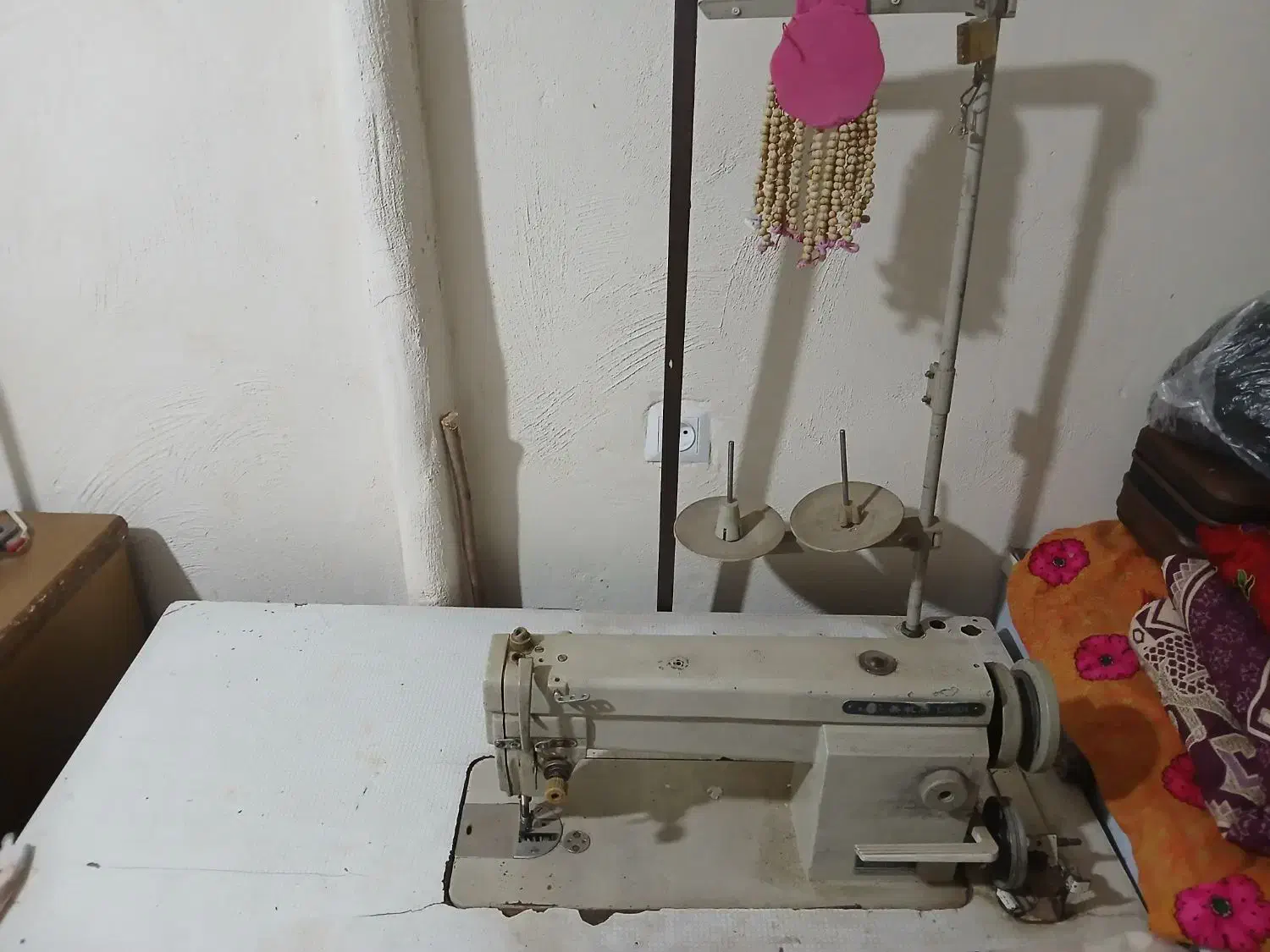 چرخ یه پایه|چرخ خیاطی و ریسندگی|قرچک, زیبا شهر|دیوار