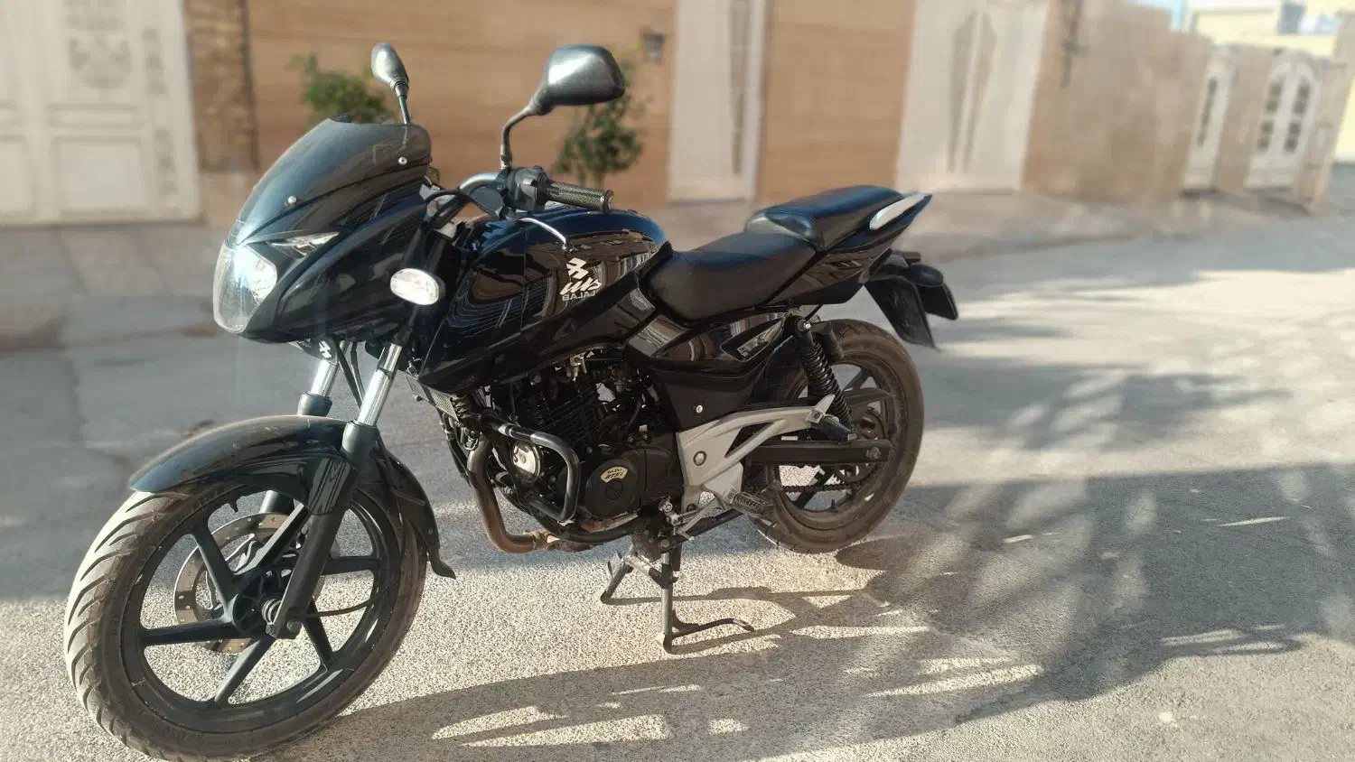 پالس 200 مدل 92 (سالم و کممصرف)|موتورسیکلت|شیراز, باغ تخت|دیوار