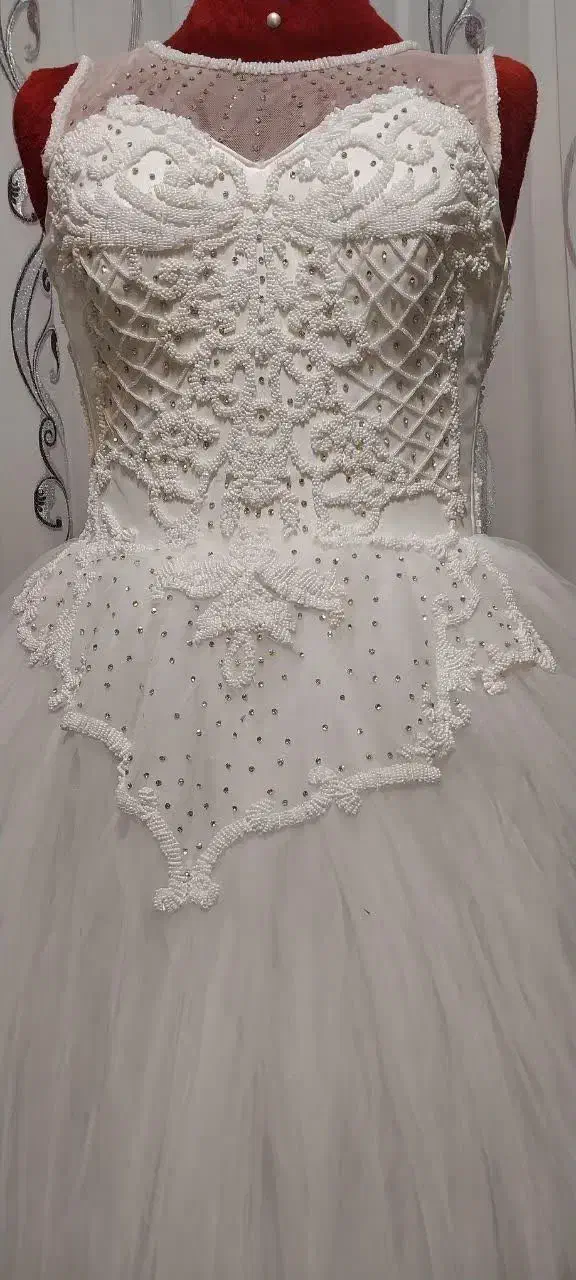 لباس عروس|لباس|بروجن, |دیوار