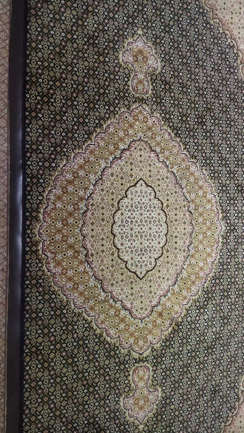 دو تخته فرش ماشینی شش متر و چند قلم وسایل|فرش|تبریز, |دیوار