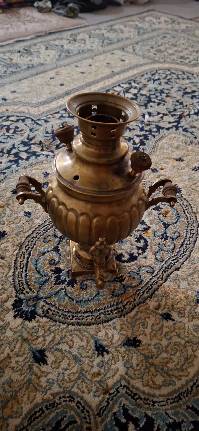 سماور برنجی قدیمی ذغالی تزئینی  کوچیک|کلکسیون اشیاء عتیقه|تهران, آسمان|دیوار