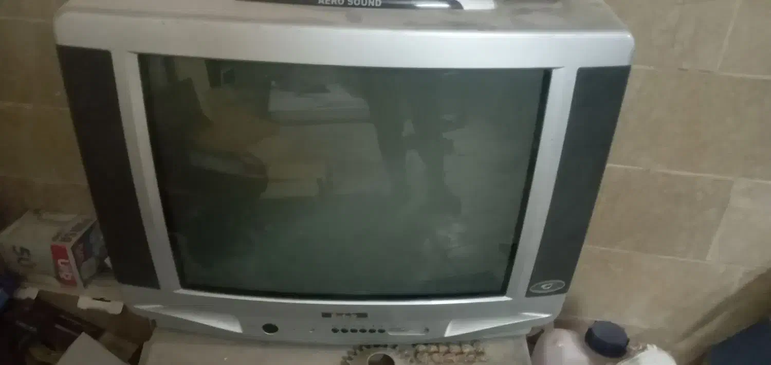 دوعدد تلویزیون رنگی|تلویزیون و پروژکتور|خوی, |دیوار