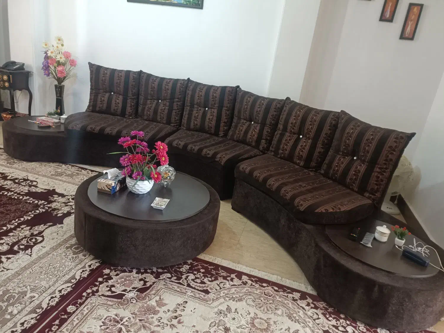 مبل سالم و تمیز|مبلمان خانگی و میز عسلی|پایین هولار, |دیوار