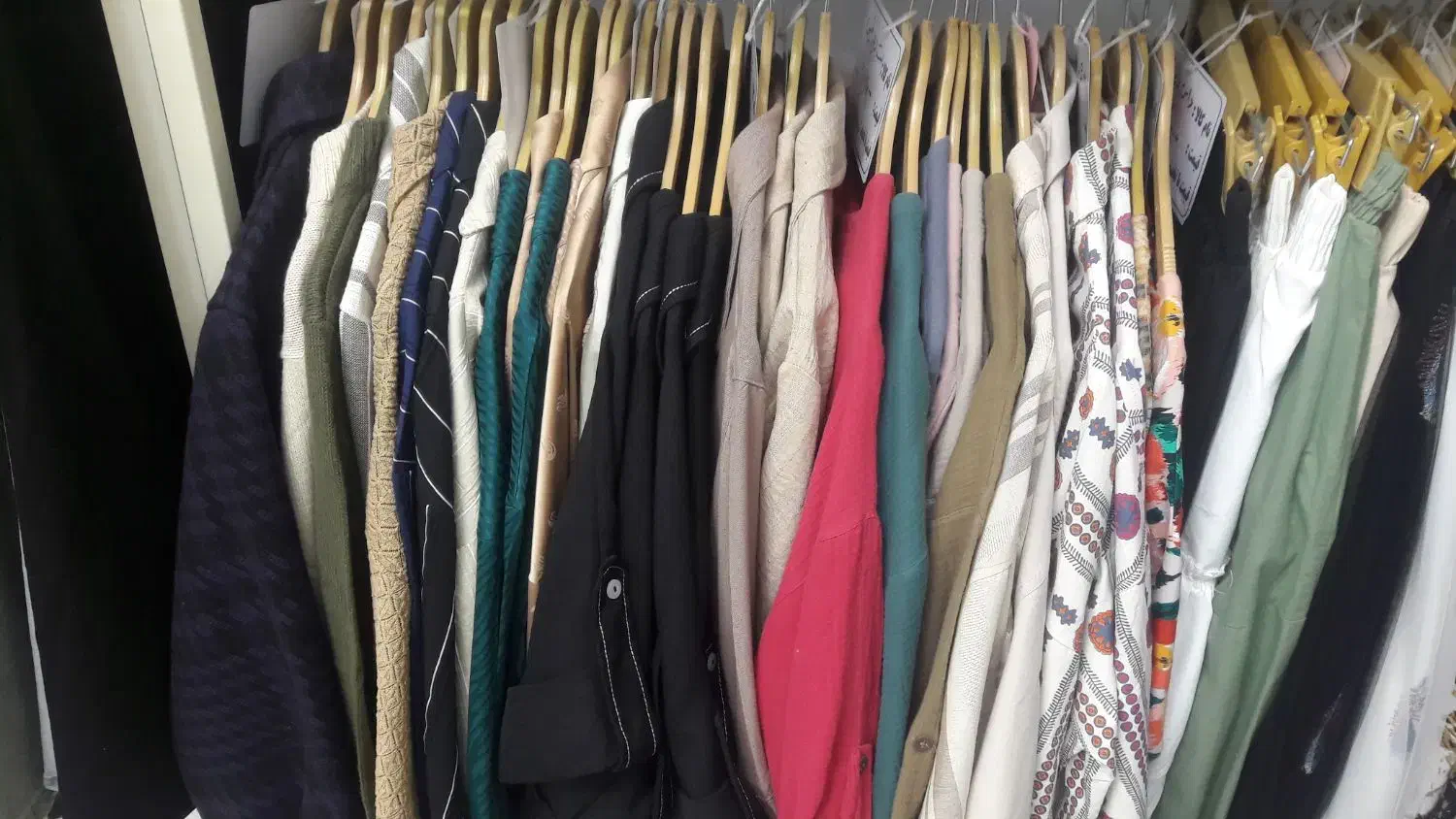 فروش بیش از ۸۰ تیکه لباس بصورت یکجا|لباس|تهران, مسعودیه|دیوار