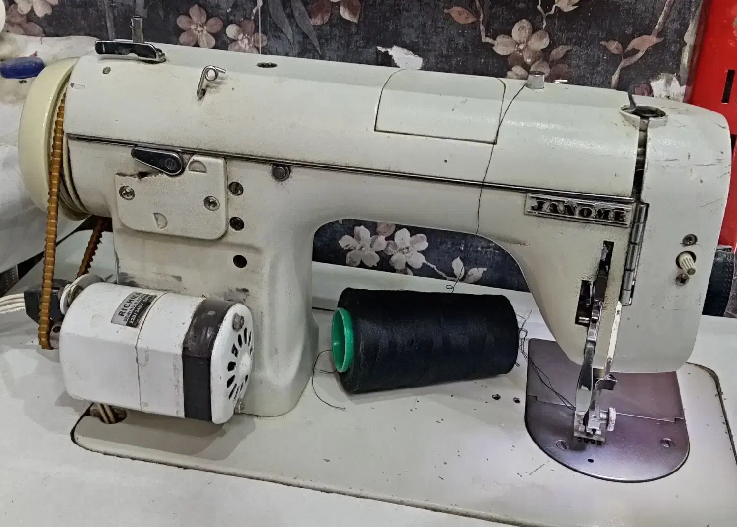 چرخ ژانویه 720 اصل ژاپن|چرخ خیاطی و ریسندگی|شیروان (خراسان), |دیوار