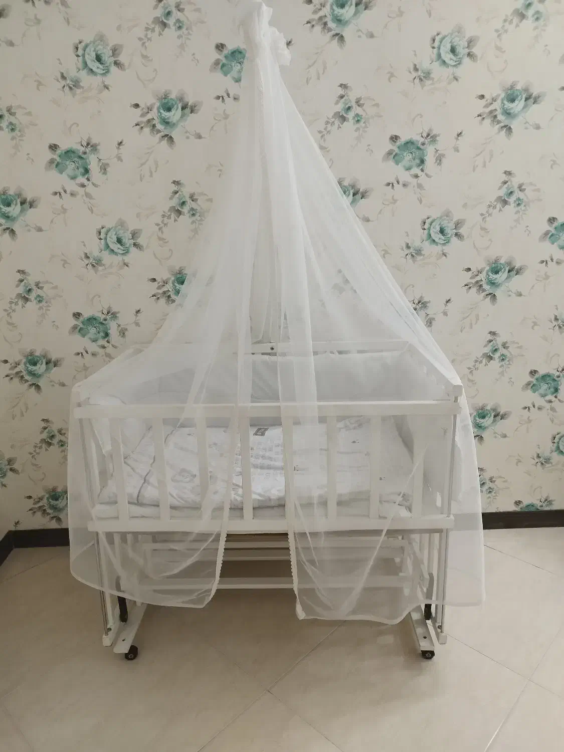 یک عدد گهواره|تخت و صندلی بچه|شیراز, شهرک مفتح|دیوار