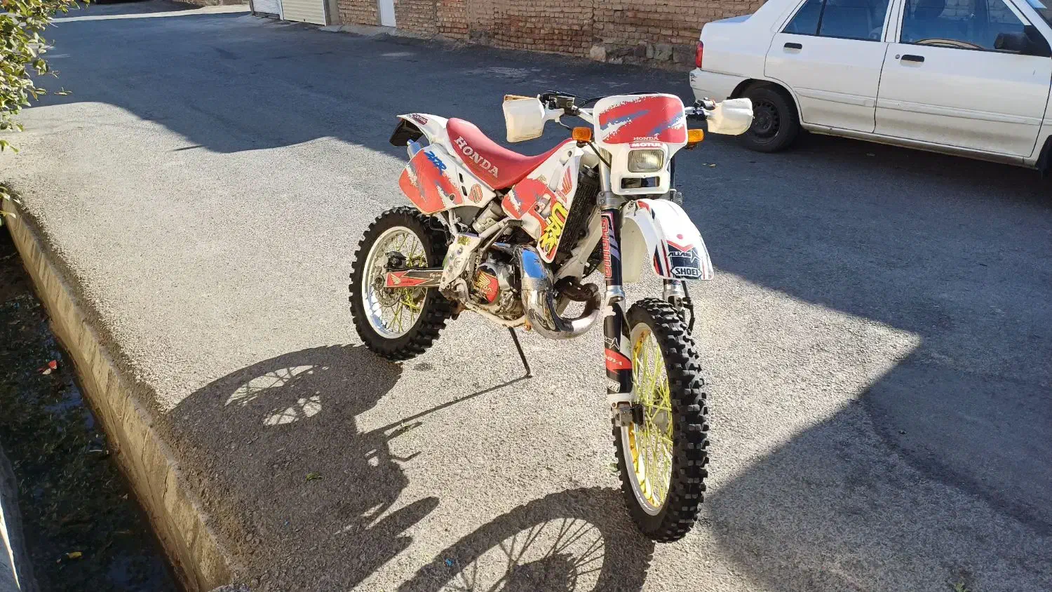 crm250 سی ار ام|موتورسیکلت|شبستر, |دیوار