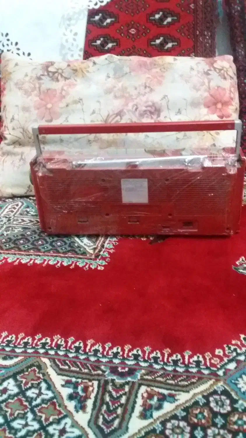 رادیو و ظبط صونی|کلکسیون اشیاء عتیقه|قدس, شهر‌قدس|دیوار