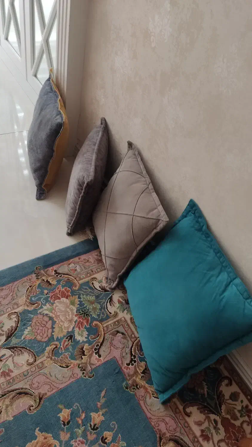 کوسن سالم.  پرده|رختخواب، بالش، پتو|مشهد, ده دی|دیوار