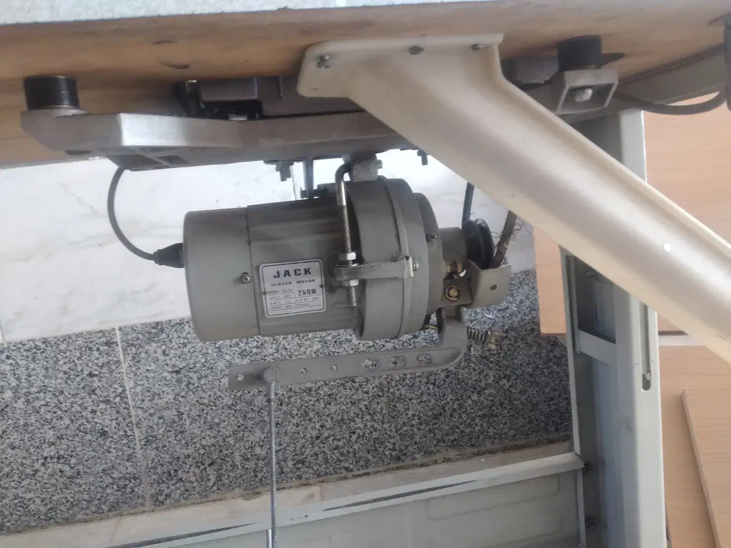 چرخ سردوز|چرخ خیاطی و ریسندگی|کمیجان, |دیوار