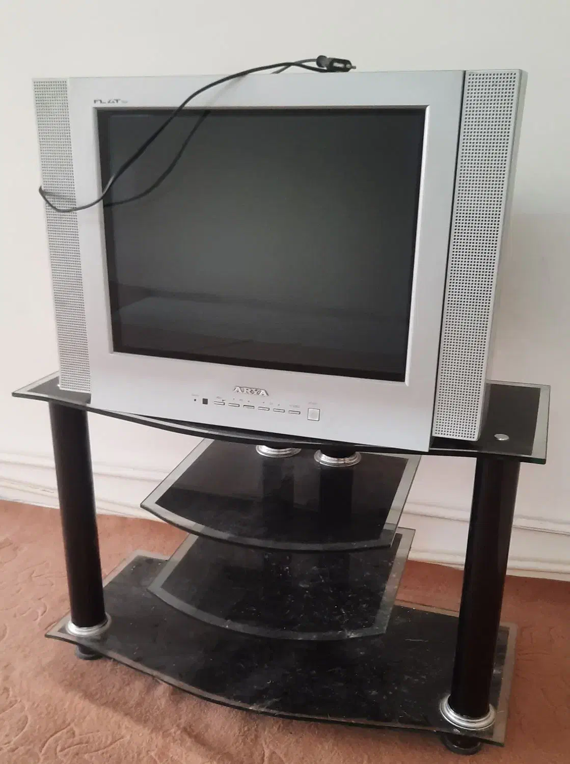 فروش تلویزیون به همراه میز|تلویزیون و پروژکتور|ملایر, |دیوار