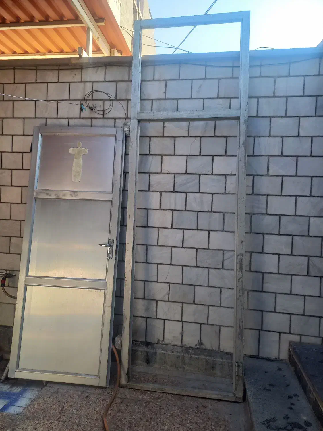 درب آلومینیوم تمیز و سالم|مصالح و تجهیزات ساختمان|اهواز, کوی نفت|دیوار