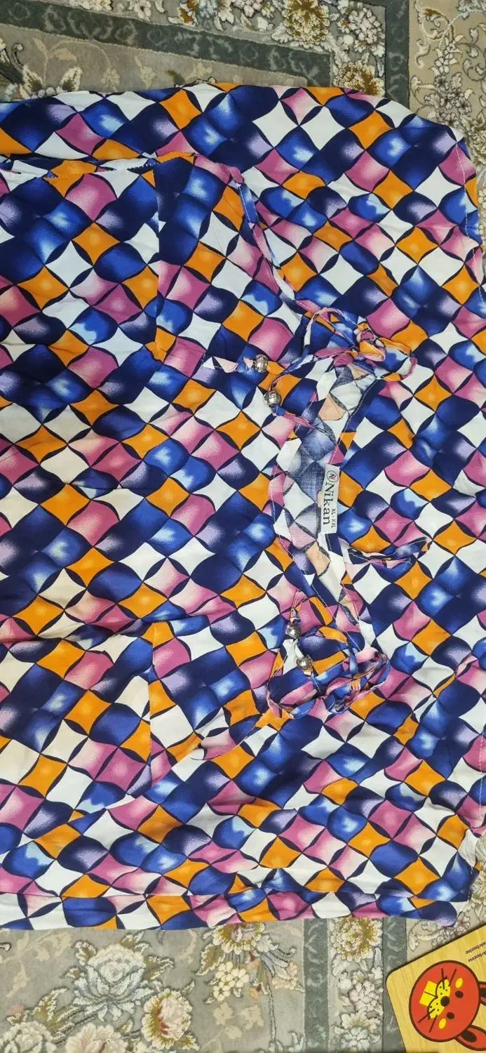 ساحلی و شلوار نو|لباس|فردیس, منظریه|دیوار