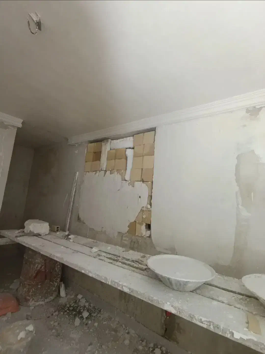 گچکاری و لکه گیری بنایی سیمان کاری دیوارچینی|خدمات پیشه و مهارت|کرمانشاه, |دیوار