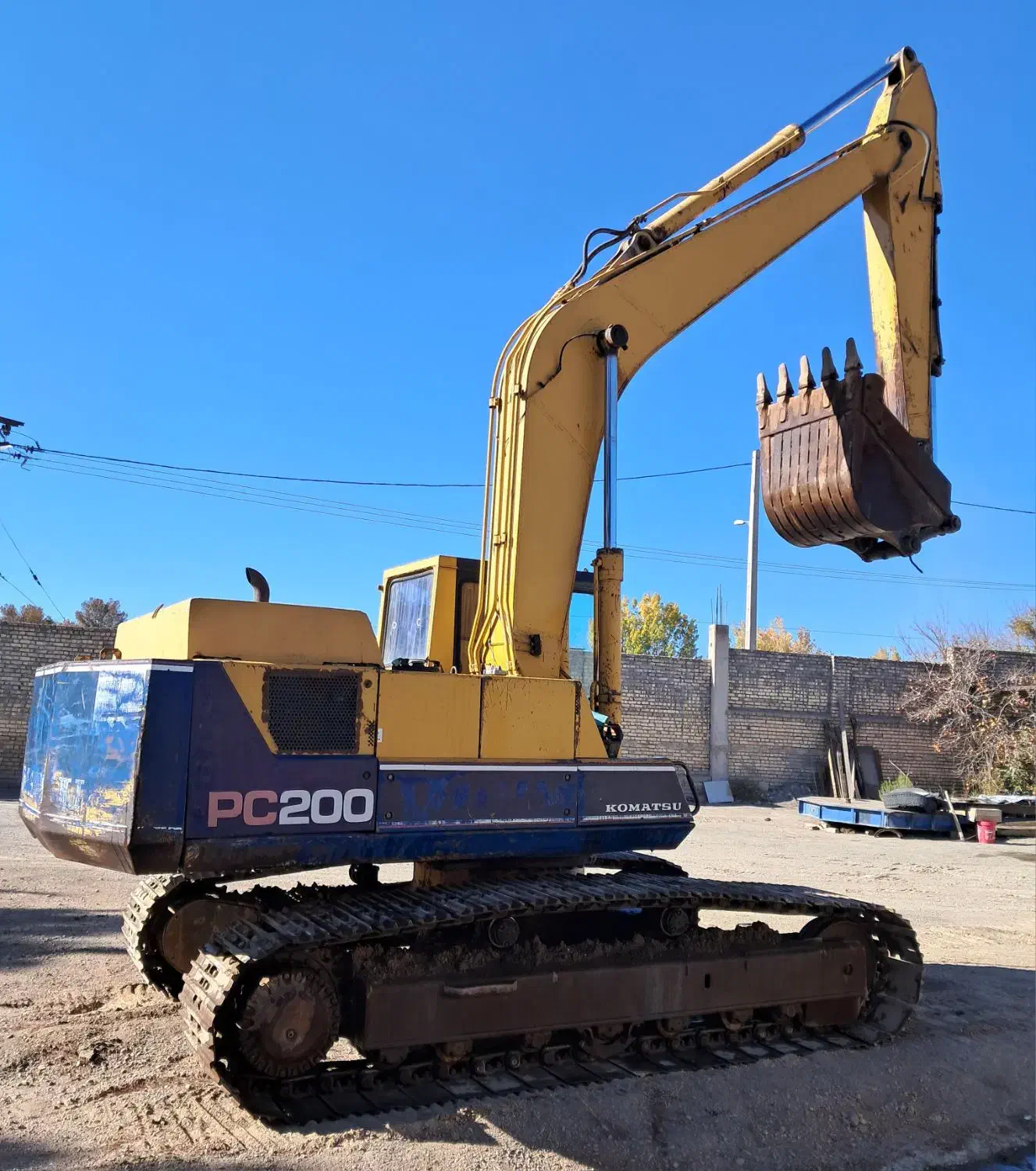 بیل میکانیکی کوماتسو خط 3|خودرو سنگین|اصفهان, باغ دریاچه|دیوار