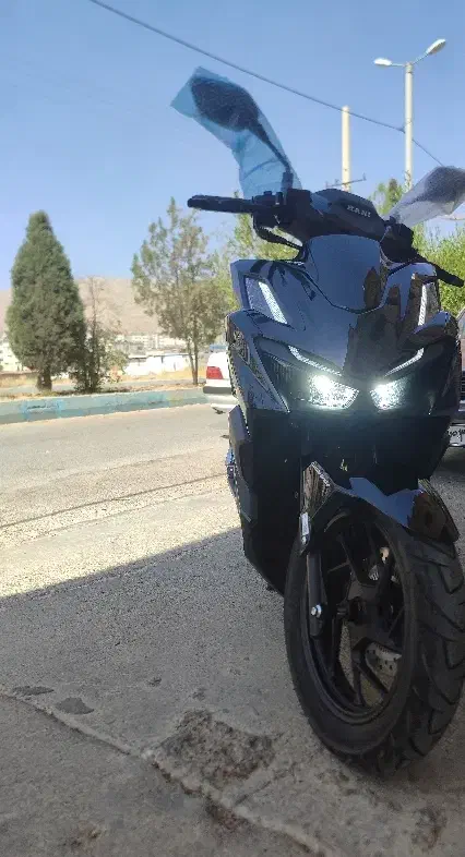 کلیک ۱۸۰ مدل ۴۰۴ در حد خشک|موتورسیکلت|شیراز, درکی|دیوار