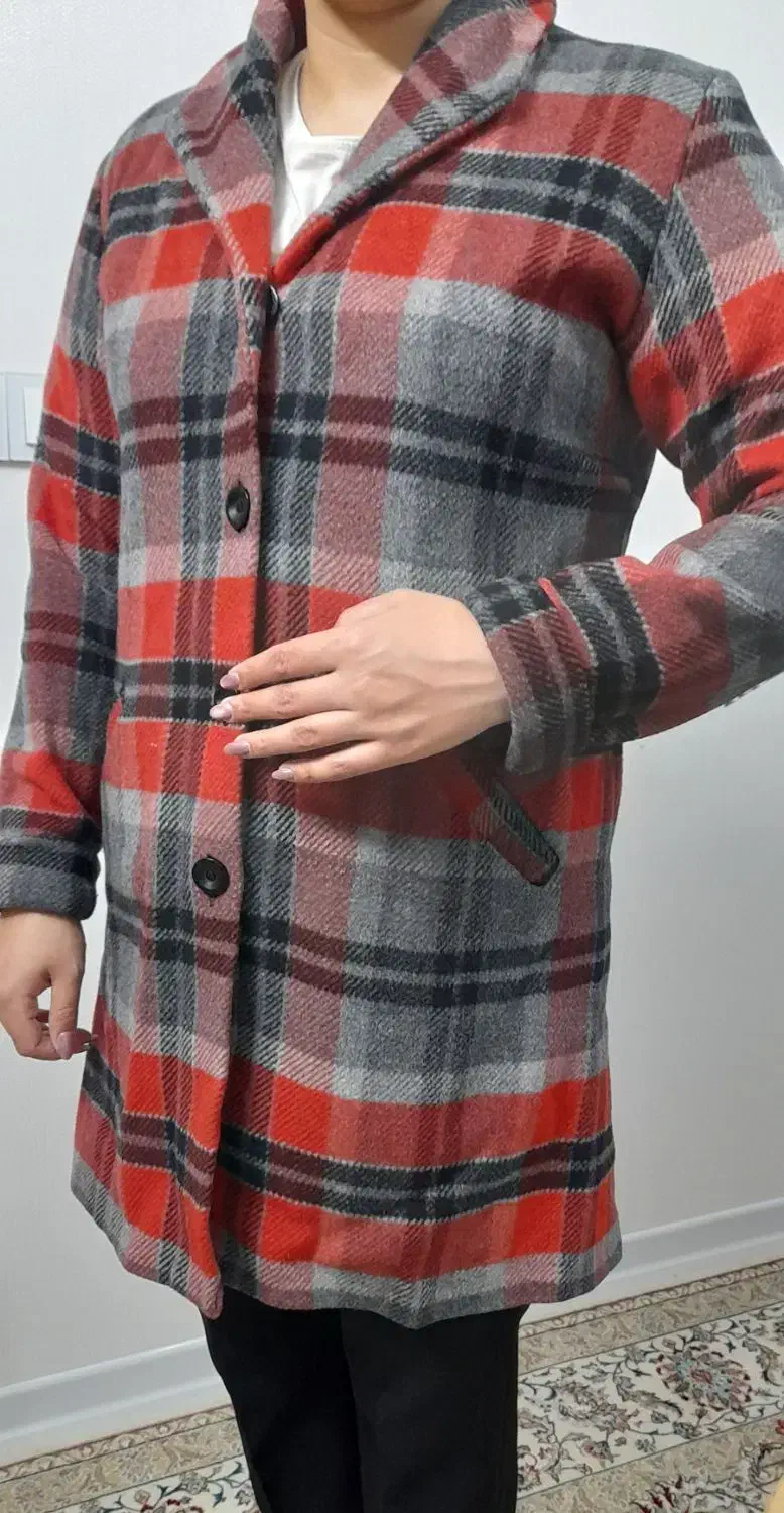 تعدادی لباس نو|لباس|اصفهان, گلستان|دیوار