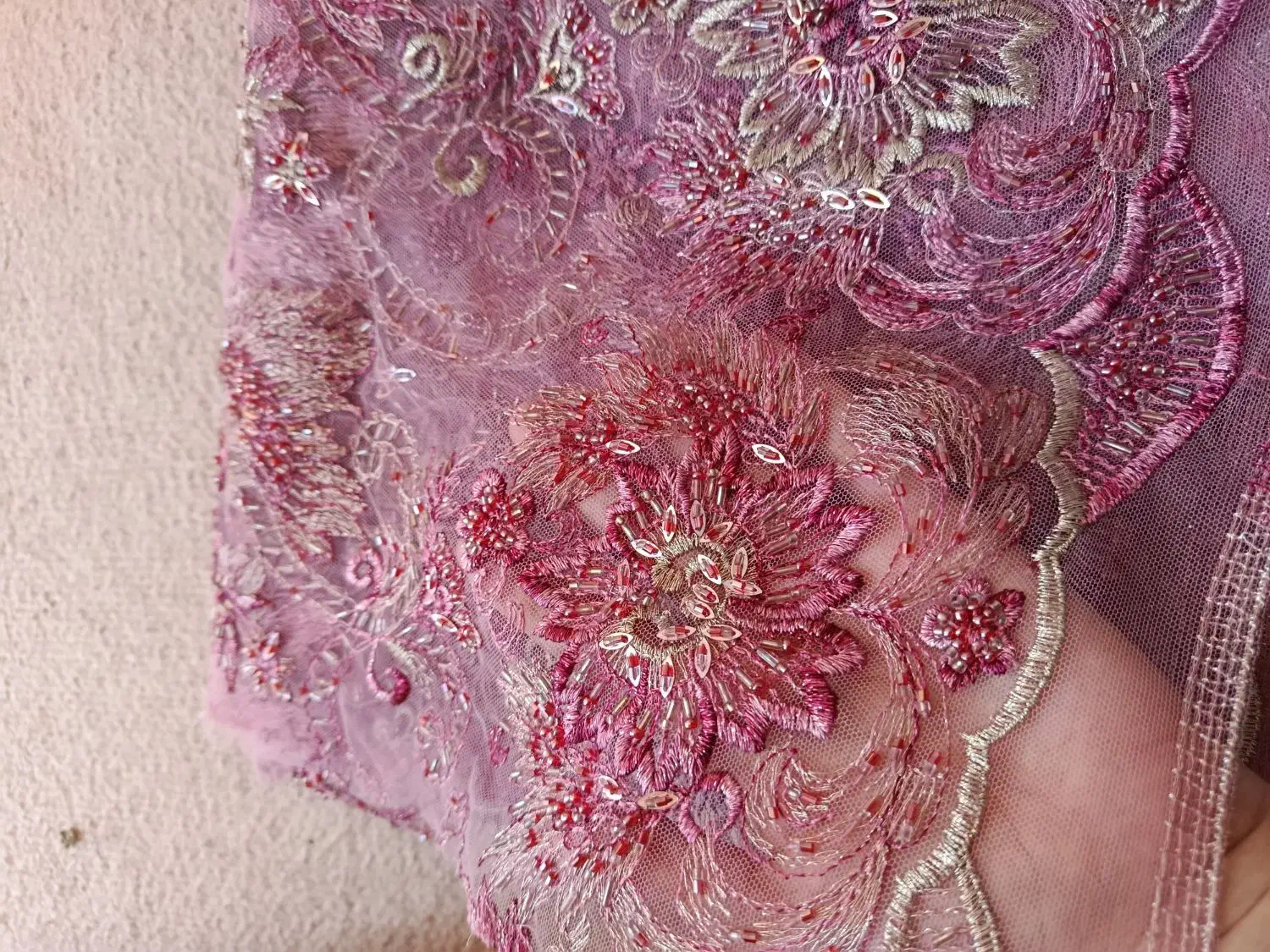 پارچه مجلسی|لوازم خیاطی و بافتنی|کرج, برغان|دیوار