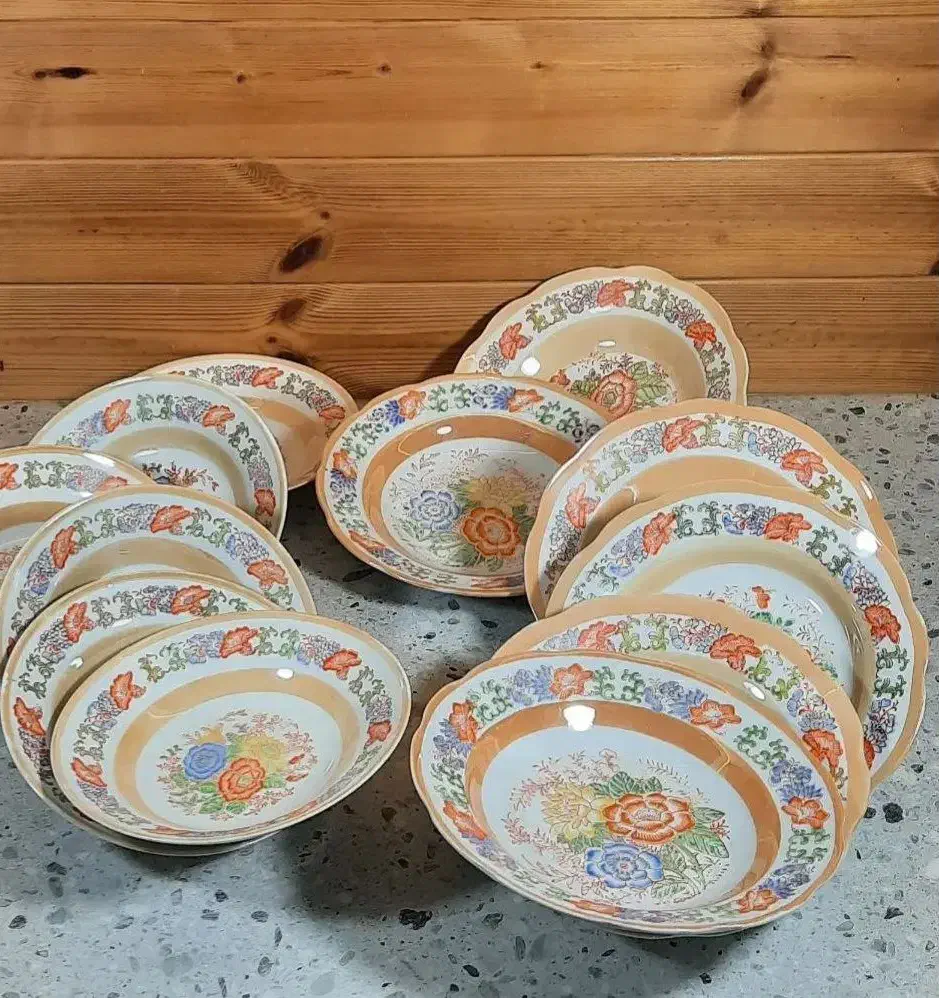 بشقاب گود فسنجان خوری|کلکسیون اشیاء عتیقه|جغتای, |دیوار