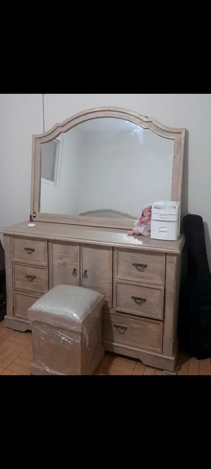 سرویس خواب نو|تخت و سرویس خواب|شاهین‌شهر, شهرک گلدیس|دیوار