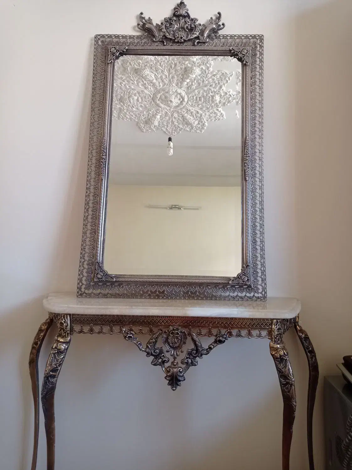 آینه و شمعدان برنز|بوفه، ویترین، کنسول|اسلام‌شهر, شهرک سعیدیه|دیوار