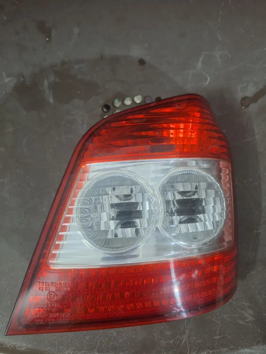 چراغ فابریک ۱۱۱ سمت راست|قطعات یدکی و لوازم جانبی|لاهیجان, گلستان|دیوار