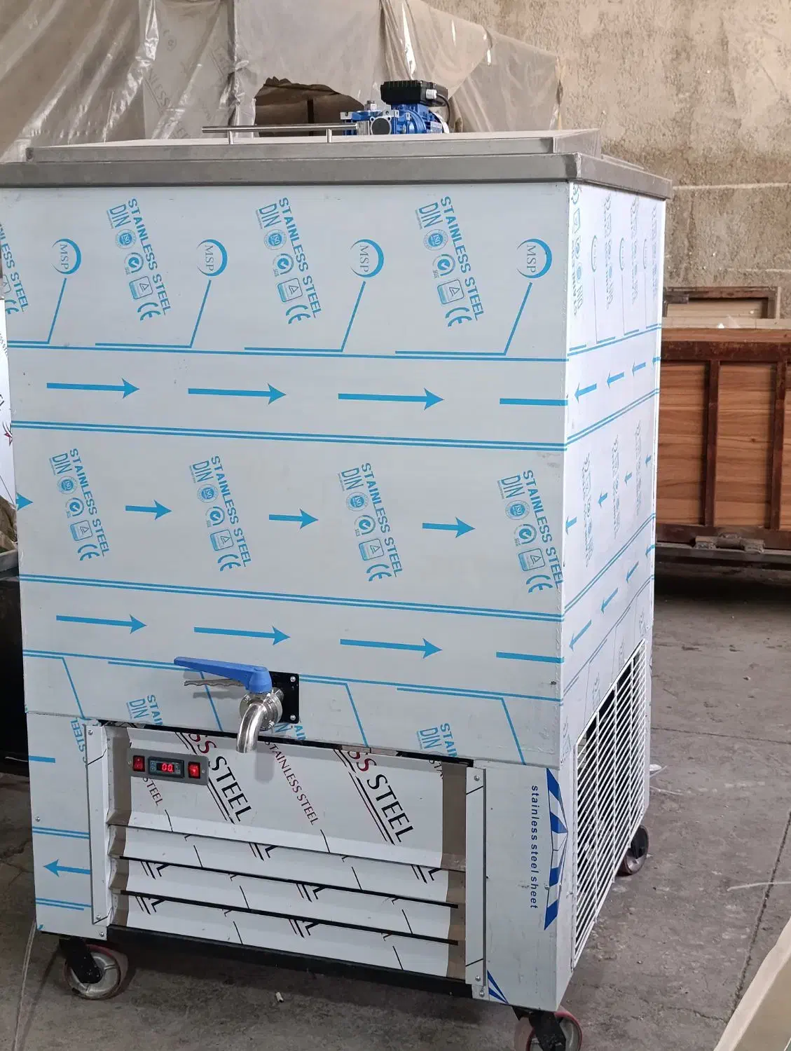 شیرسردکن لبنیاتی دامداری و مایع بستنی قیفی|فروشگاه و مغازه|تهران, هاشم‌آباد|دیوار