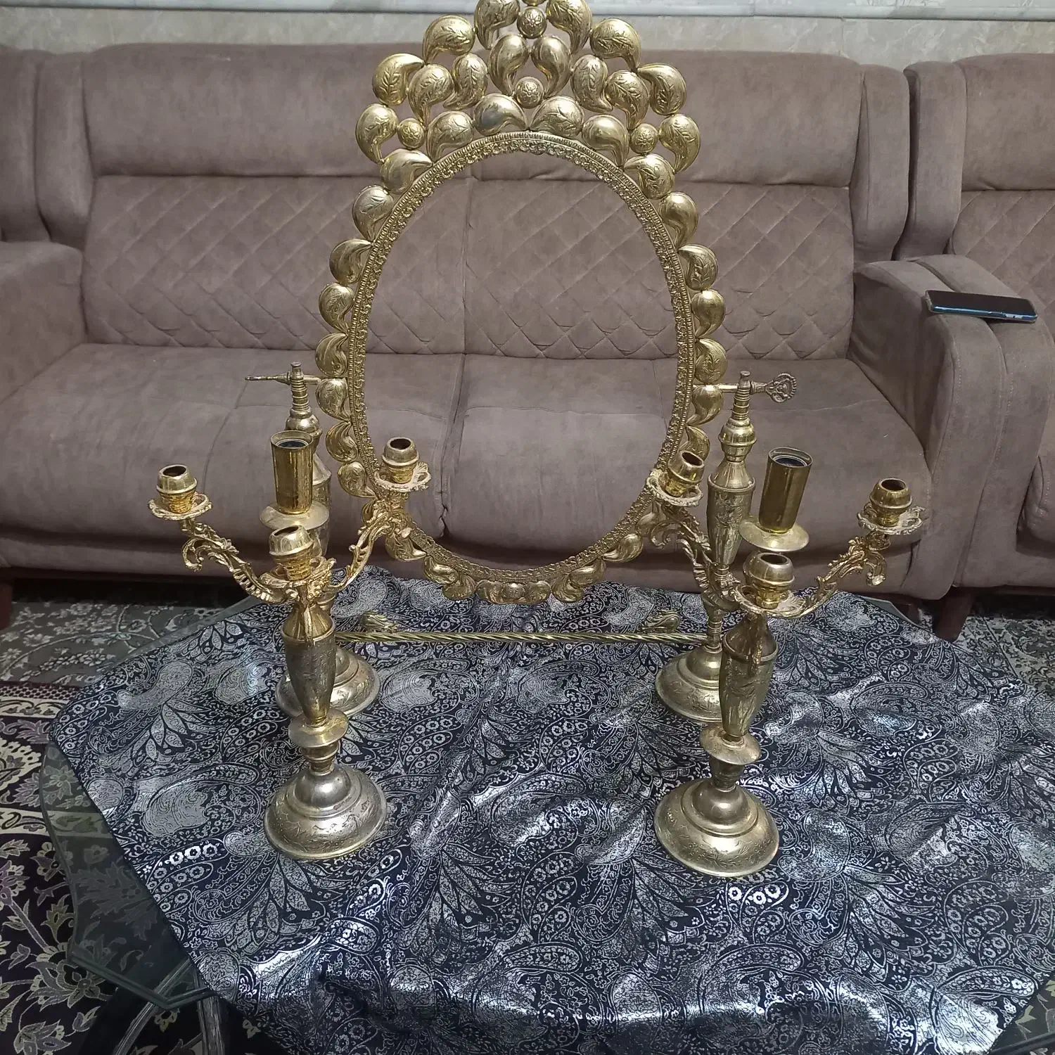 ائینه شمعدان جنس نصف برنج نصف اهن|آینه|قم, سراجه (۱۵ خرداد)|دیوار