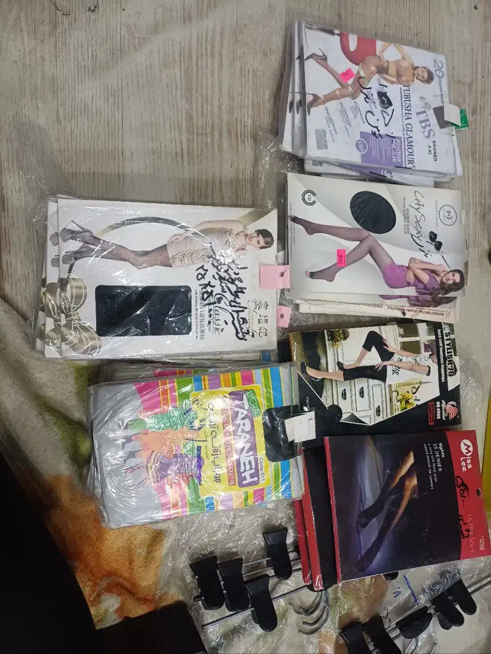 جوراب شلواری|لباس|قم, امامزاده ابراهیم|دیوار