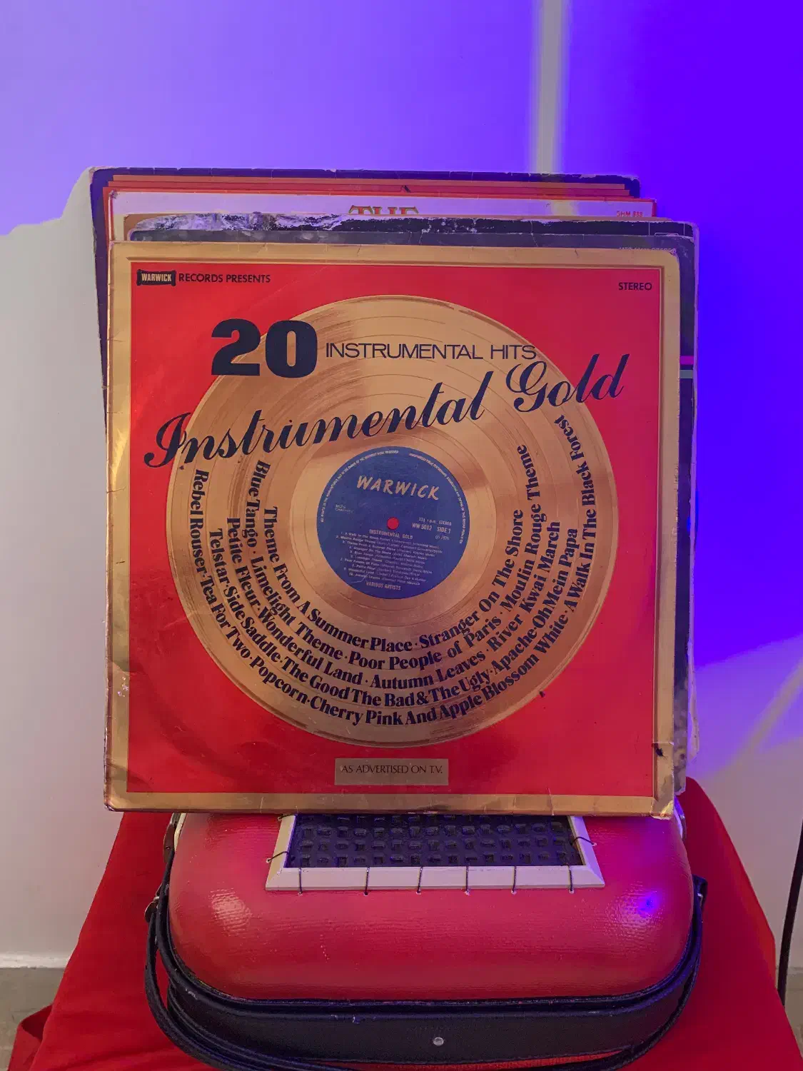 گرامافون آنتیک سالم(فوری)|کلکسیون اشیاء عتیقه|لنگرود, |دیوار