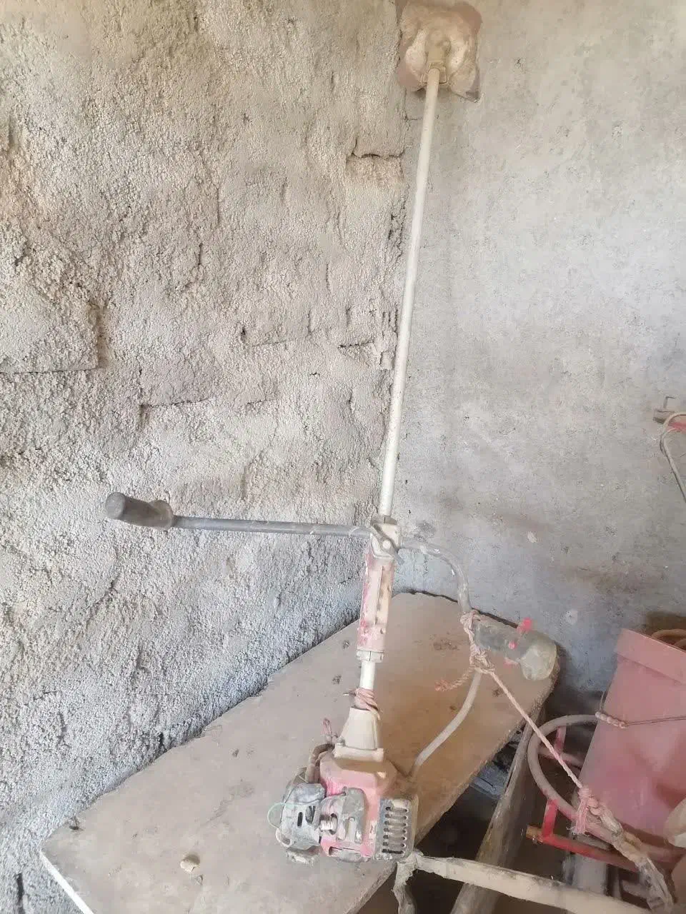 شیر دوش و علف چین علف زن|ماشینآلات صنعتی|حمیدیا, |دیوار