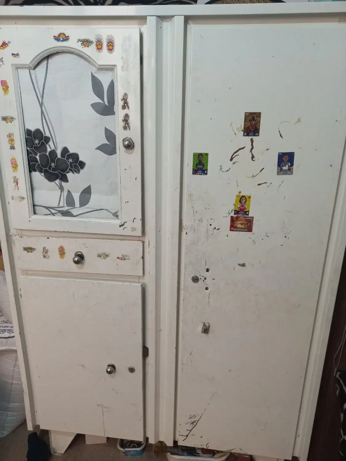 کمد اهنی|جاکفشی، کمد، دراور|صدرا-فارس, فاز ۱|دیوار