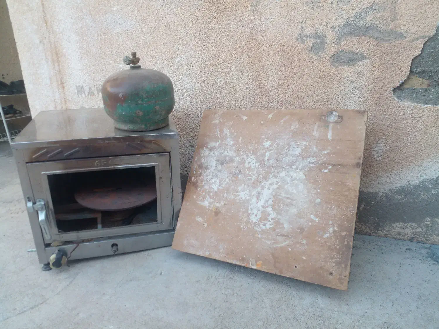 یک عدد تنور گازی استیل با میز وردنه و یک پیک نیک|اجاق گاز و لوازم برقی پخت‌وپز|خواجه, |دیوار