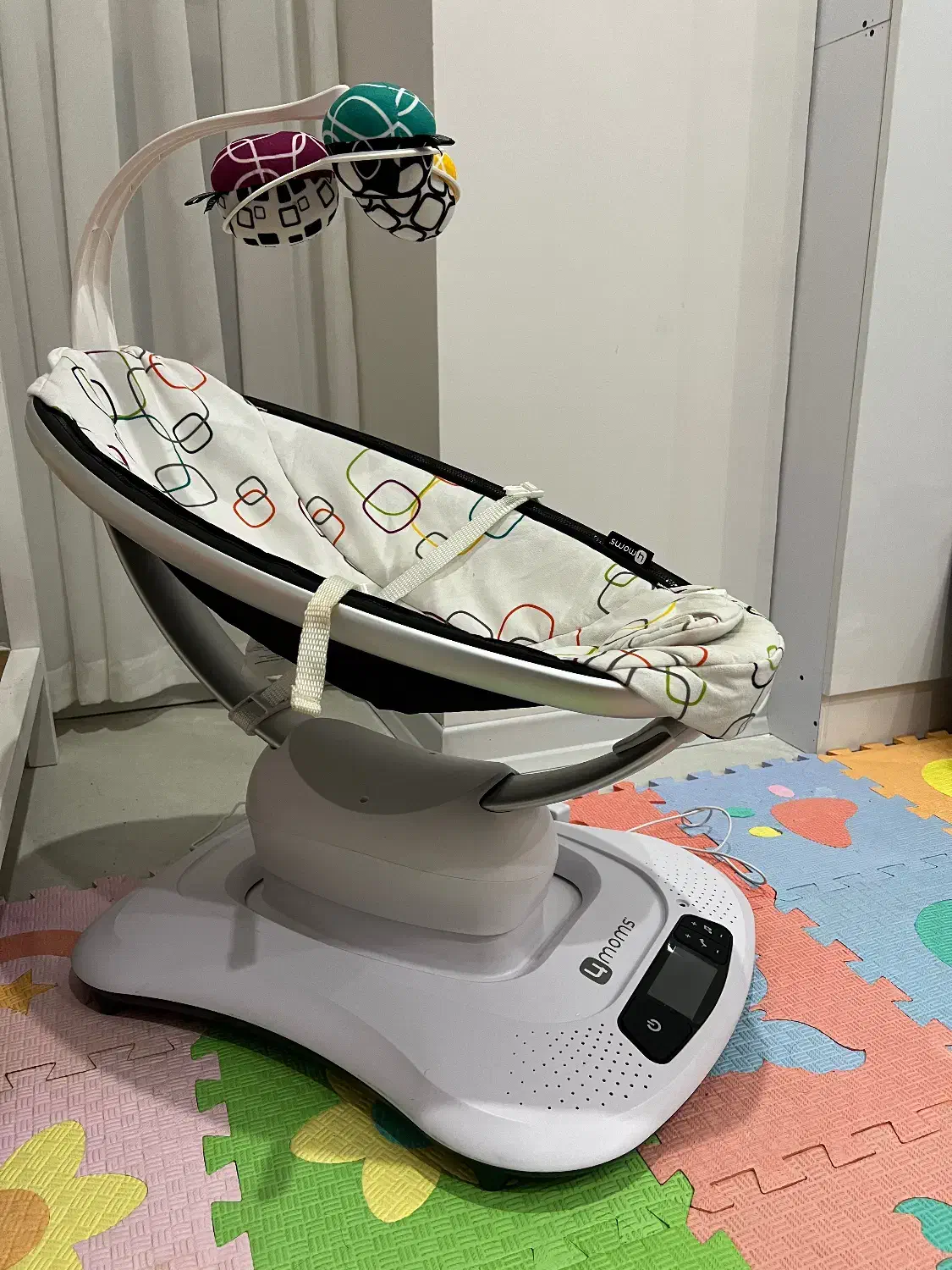 گهواره برقی نوزادمدل شکم مادر 4momsاصل|تخت و سرویس خواب|کرج, کرج نو|دیوار