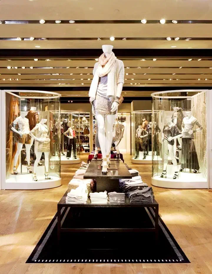 استخدام خانم فروشنده حرفه ای برای فروشگاه پوشاک|استخدام بازاریابی و فروش|فولادشهر, C5|دیوار