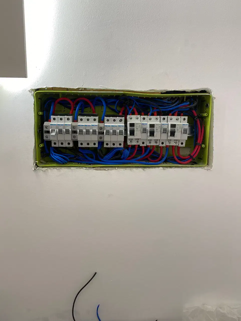 برقکار برق کشی ساختمان مغازه تضمینی|خدمات پیشه و مهارت|درگهان, |دیوار