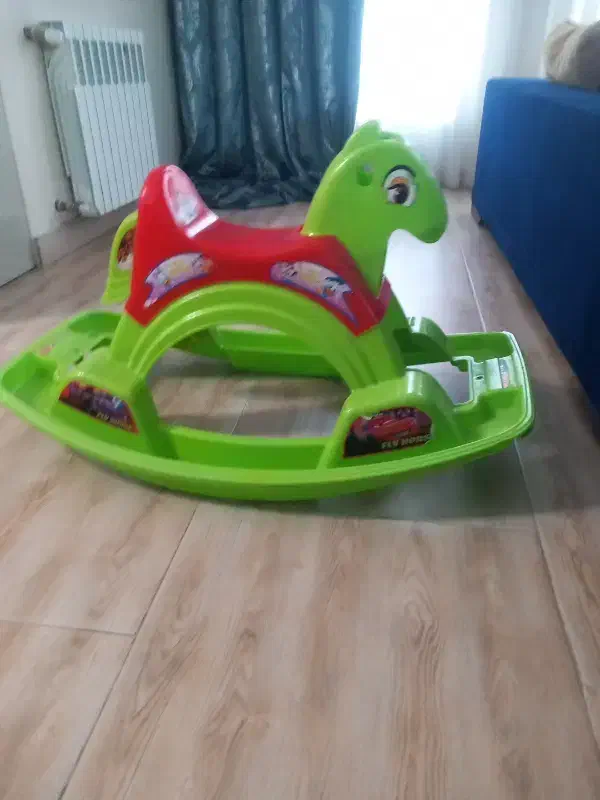 اسب پلاستیکی حرکتی|اسباببازی بچه|بابل, |دیوار