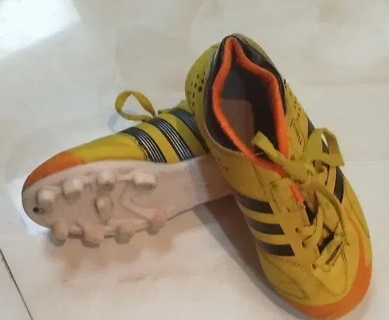 کفش فوتبال چمنی پسرانه|ورزشهای توپی|زنجان, |دیوار