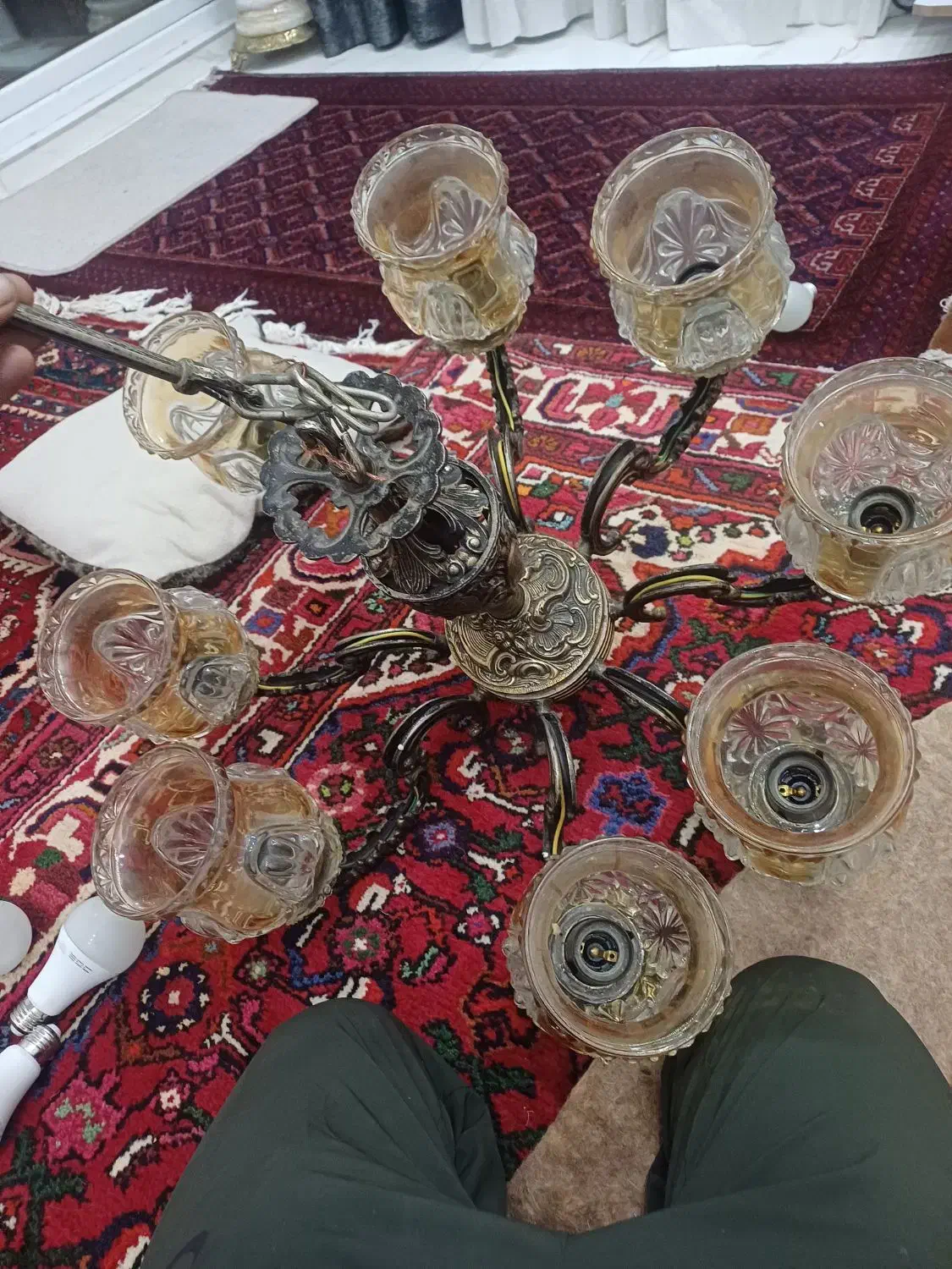 یک عدد لوستر قدیمی حدود۱۵کیلو وزن دارد|لوستر و چراغ آویز|رباطکریم, رباطکریم|دیوار