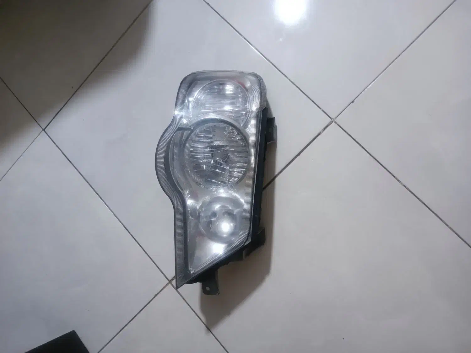 چراغ جلو ۱۱۱ سمت راست|قطعات یدکی و لوازم جانبی|ری, شهادت|دیوار
