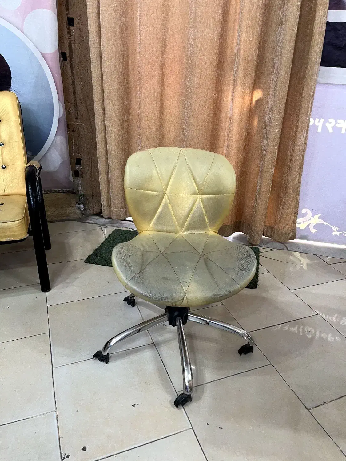 صندلی|صندلی و نیمکت|قدس, شهر‌قدس|دیوار