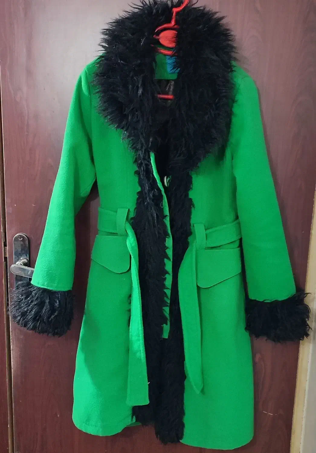 دو عدد کاپشن|لباس|خرمآباد, |دیوار