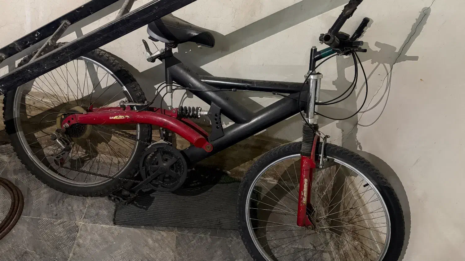 دوچرخه|دوچرخه، اسکیت، اسکوتر|چهارباغ, |دیوار