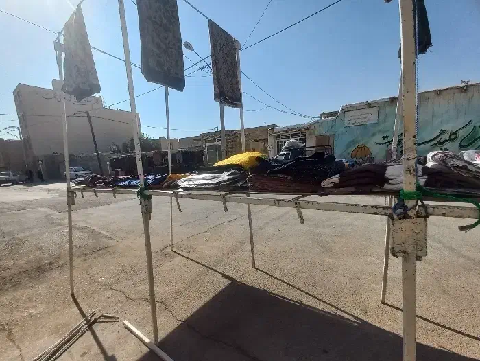 میز آهنی برای بازار دست فروشی|فروشگاه و مغازه|ابریشم, |دیوار