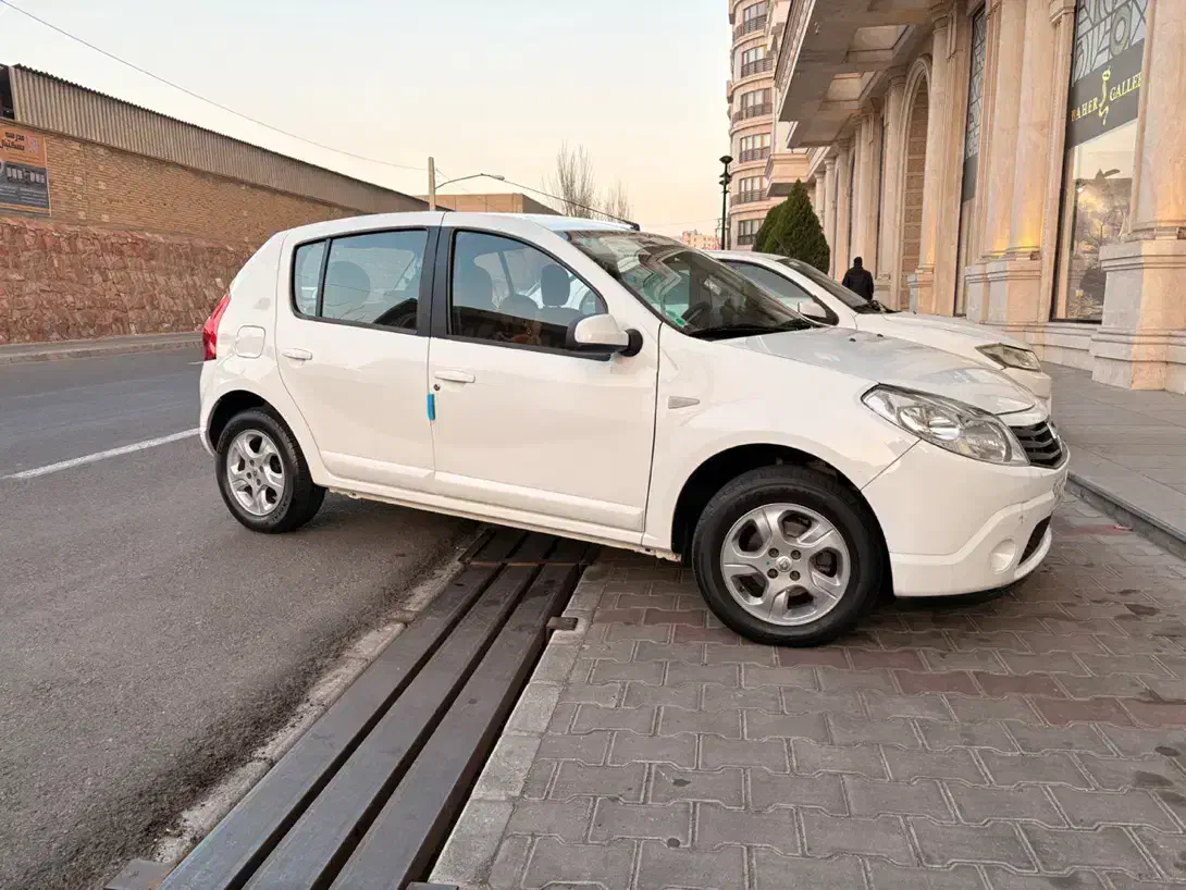 ساندرو مدل ۹۵ کارمندی ۱۵۰ هزارتا کار|خودرو سواری و وانت|قائم‌شهر, |دیوار