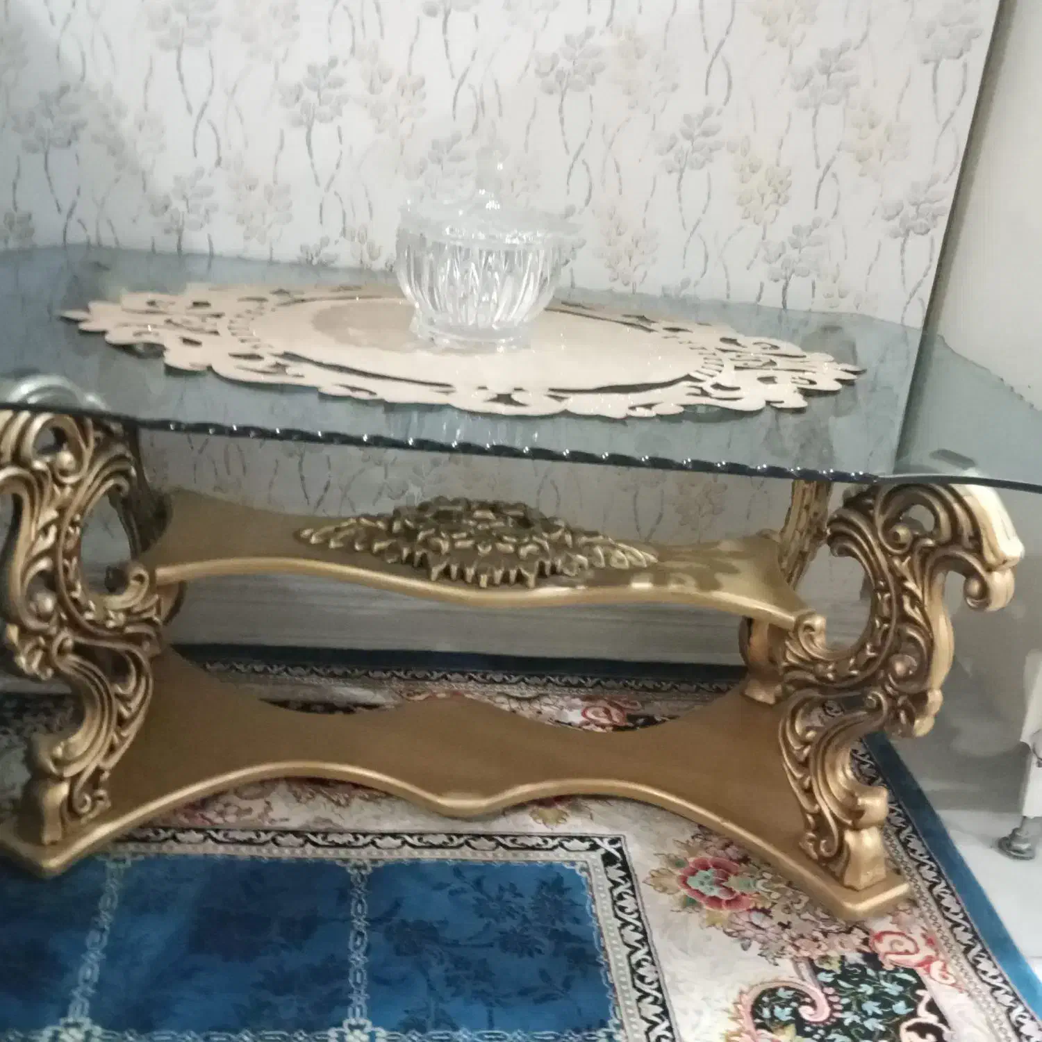 مبل نو تمیز چوپ گردو|مبلمان خانگی و میز عسلی|کنگاور, |دیوار