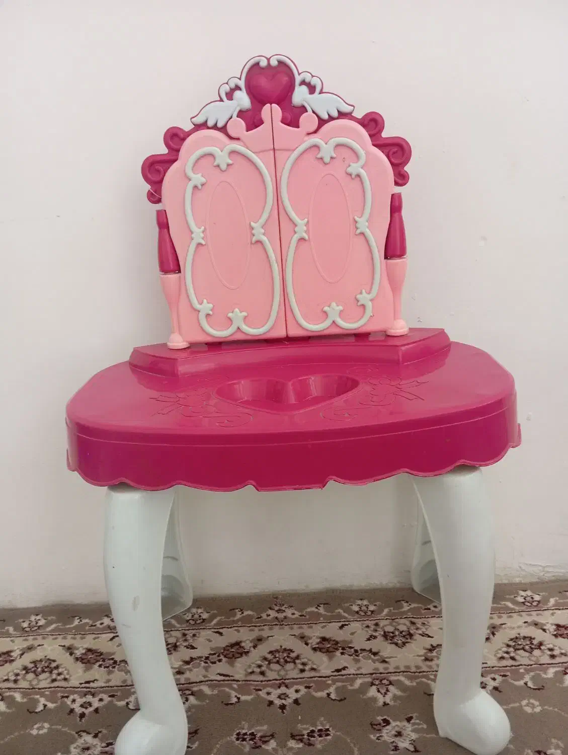 میز آرایش کودک|اسباب و اثاث بچه|مشهد, هنرور|دیوار