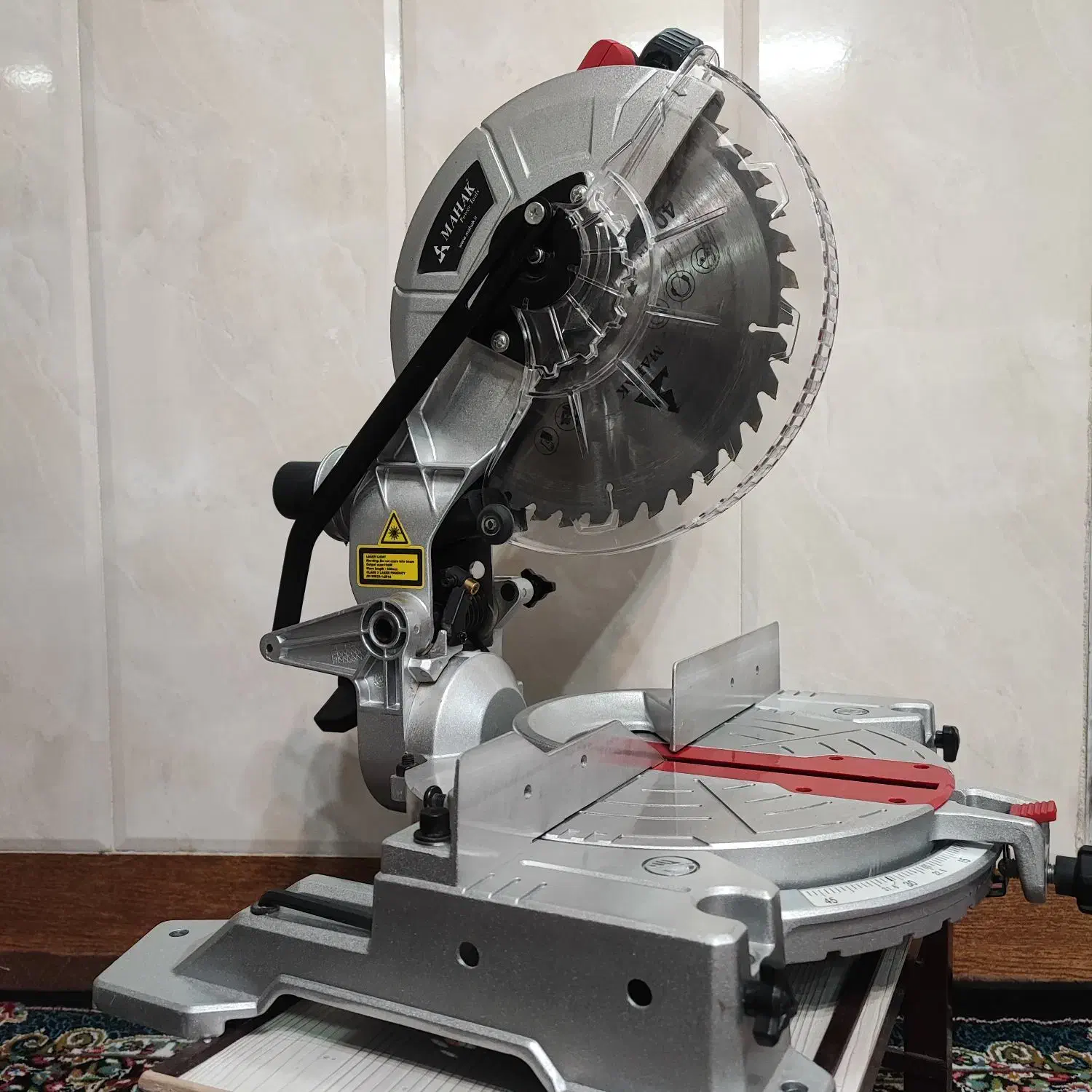 فارسی بر محک|ابزارآلات|بروجرد, |دیوار