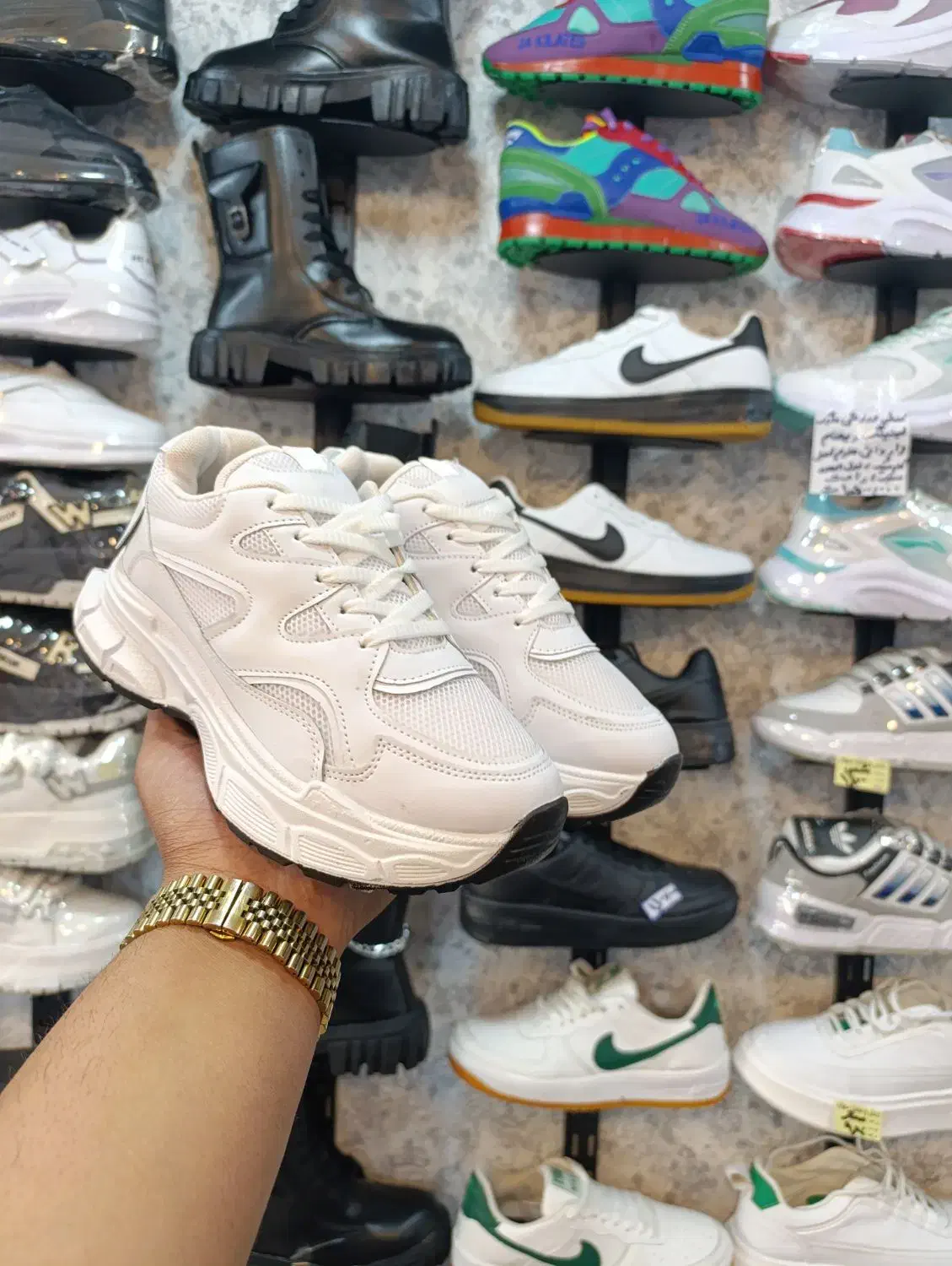 تخفیف ویژه اسپرت زنانه کار شیک و خاص|کیف، کفش، کمربند|شیراز, سعدیه جنوبی|دیوار