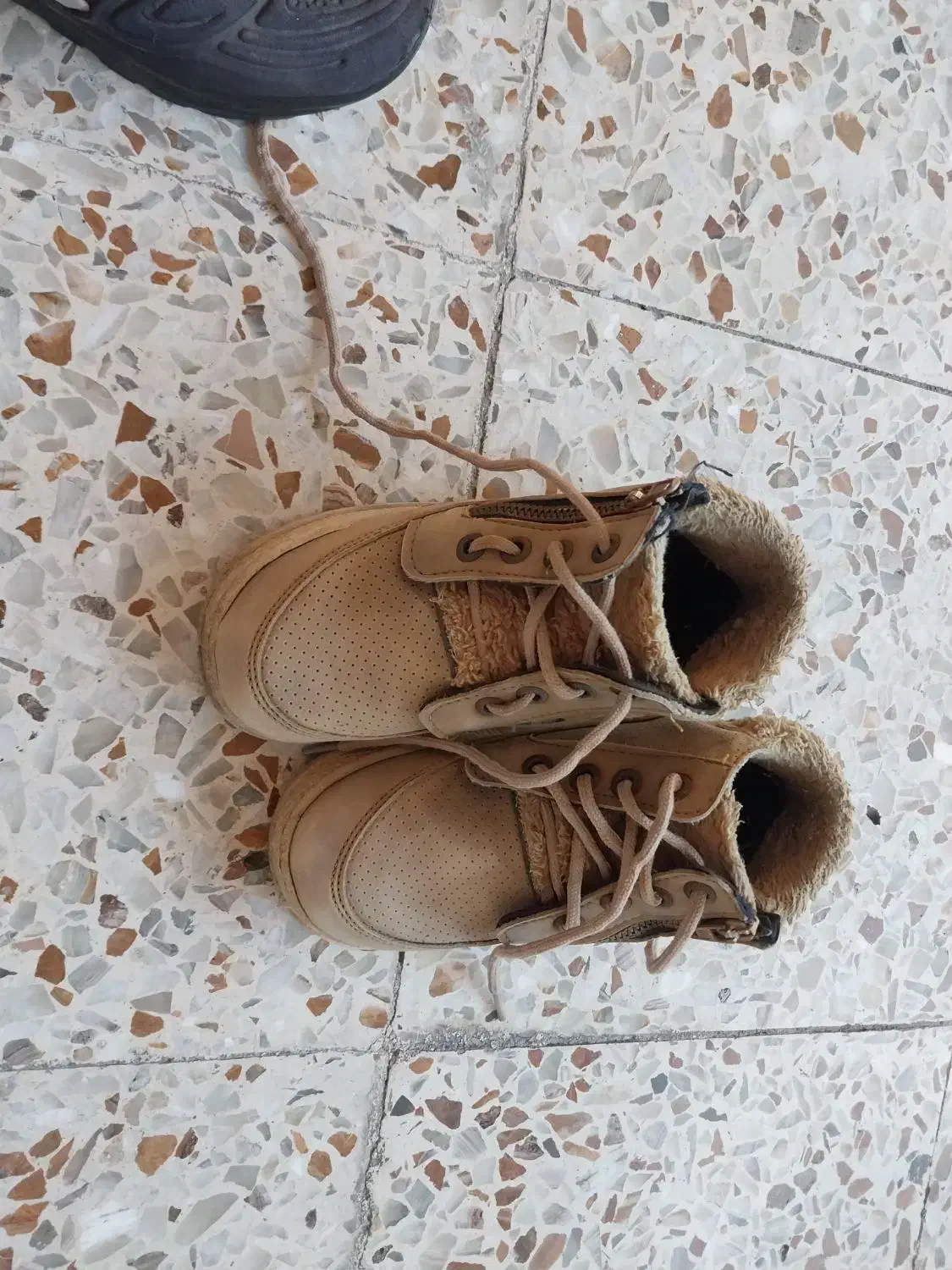 کفش پسرانه  و کاپشن دخترانه|کفش و لباس بچه|اندیمشک, |دیوار